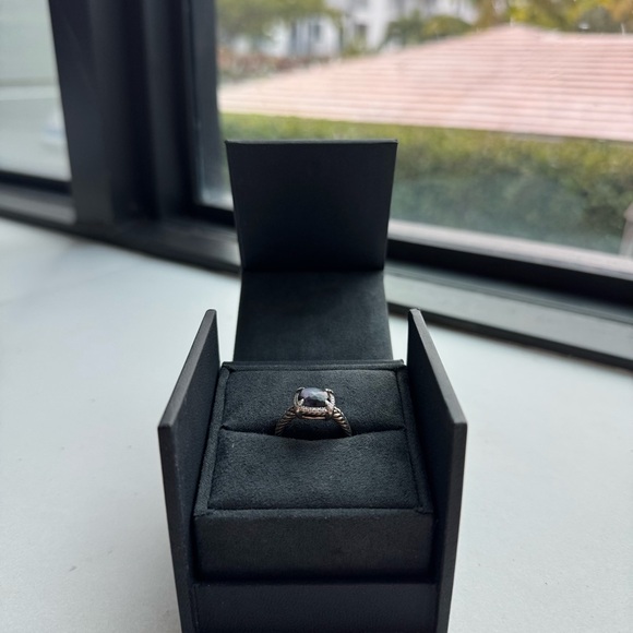 Elegant Silver Ring with Black Stone - Picture 5 of 9